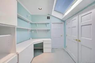 22 Bayside Dr, Great Neck, NY 11023 - Photo 25