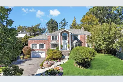 22 Bayside Drive, Great Neck, NY 11023 - Photo 1