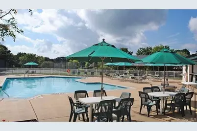 16 Village Circle E, Manorville, NY 11949 - Photo 13