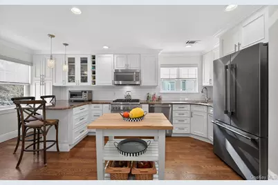 211 Barton Avenue, Melville, NY 11747 - Photo 5