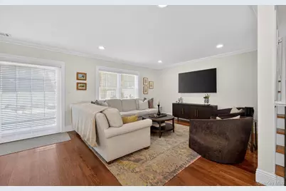 211 Barton Avenue, Melville, NY 11747 - Photo 19