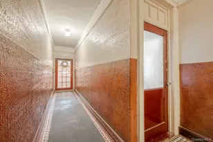 21-20 22nd Rd, Astoria, NY 11105 - Photo 15