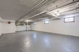 21-20 22nd Rd, Astoria, NY 11105 - Photo 19