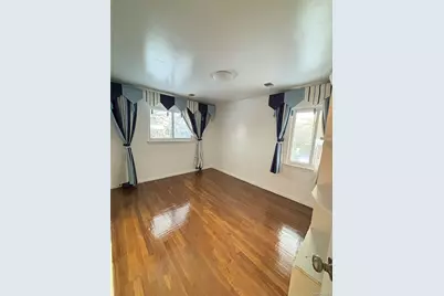 105 Seaman Road, Jericho, NY 11753 - Photo 13