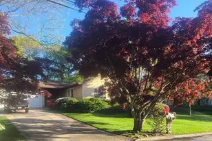 38 Maria Ct, Holbrook, NY 11741 - Photo 3