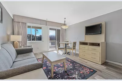 131 S Emerson Avenue #216, Montauk, NY 11954 - Photo 3