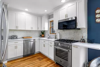 39 Garnet Lane, Plainview, NY 11803 - Photo 11