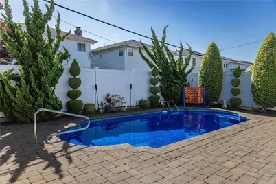 16215 85th Street, Howard Beach, NY 11414 - Photo 15