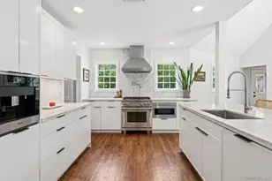 17 Oak Meadow Ln, Bellport, NY 11713 - Photo 3