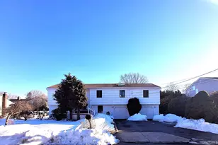 342 Everard St, Dix Hills, NY 11746 - Photo 3