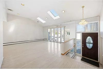 87 Executive Drive, New Hyde Park, NY 11040 - Photo 3