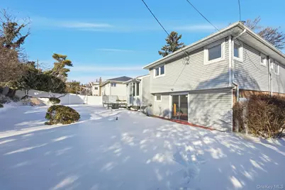 87 Executive Drive, New Hyde Park, NY 11040 - Photo 25