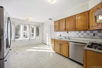 87 Executive Drive, New Hyde Park, NY 11040 - Photo 9