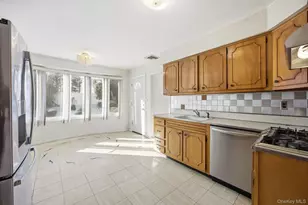 87 Executive Dr, New Hyde Park, NY 11040 - Photo 9