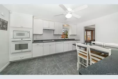 281 Richmond Avenue, Amityville, NY 11701 - Photo 17