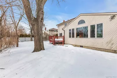 68 Beaumont Drive, Plainview, NY 11803 - Photo 31