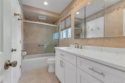 68 Beaumont Drive, Plainview, NY 11803 - Photo 25