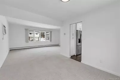 68 Beaumont Drive, Plainview, NY 11803 - Photo 7