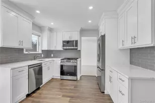 68 Beaumont Dr, Plainview, NY 11803 - Photo 9