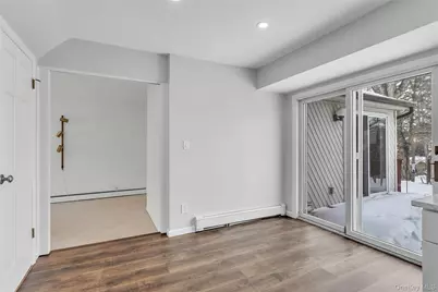 68 Beaumont Drive, Plainview, NY 11803 - Photo 13