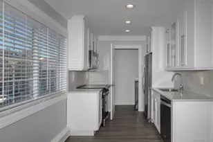 37 Victorian Ct, Holtsville, NY 11742 - Photo 5