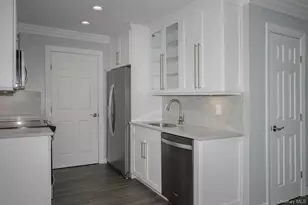 37 Victorian Ct, Holtsville, NY 11742 - Photo 3