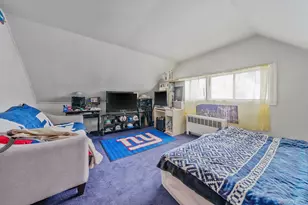 24 Beacon Ln, Hicksville, NY 11801 - Photo 27