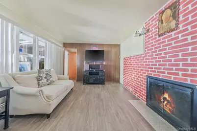 24 Beacon Lane, Hicksville, NY 11801 - Photo 15