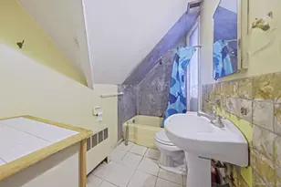 24 Beacon Ln, Hicksville, NY 11801 - Photo 29