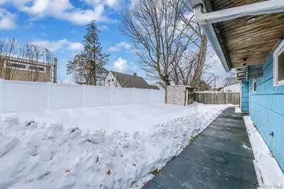 24 Beacon Lane, Hicksville, NY 11801 - Photo 7