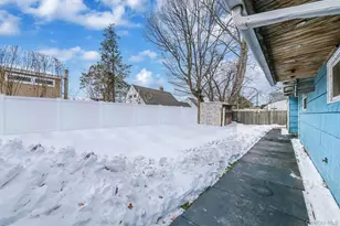 24 Beacon Ln, Hicksville, NY 11801 - Photo 7