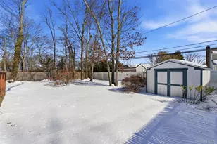 25 Rogers Ln, Smithtown, NY 11787 - Photo 21