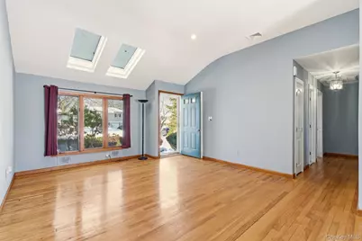 25 Rogers Lane, Smithtown, NY 11787 - Photo 5