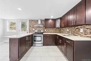 19 Scotch Pine Dr, Islandia, NY 11749 - Photo 7