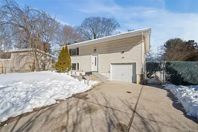 19 Scotchpine Drive, Islandia, NY 11749 - Photo 3