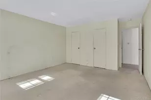 1055 Village Dr, Hauppauge, NY 11788 - Photo 11