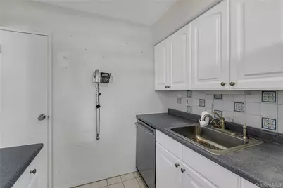 1055 Village Drive #1055, Hauppauge, NY 11788 - Photo 9