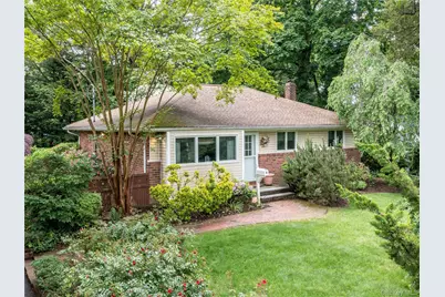 4 Chevy Chase Road, Huntington, NY 11743 - Photo 21