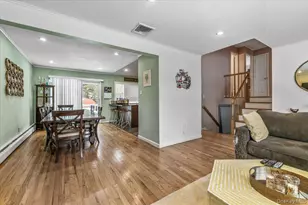 201 Martin Dr, Syosset, NY 11791 - Photo 7