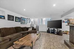 201 Martin Dr, Syosset, NY 11791 - Photo 23