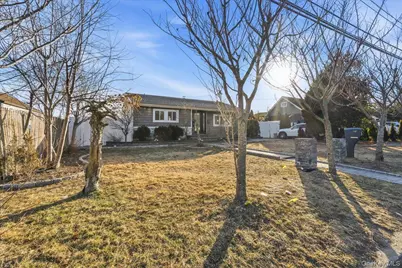 28 Hemlock Street, Central Islip, NY 11722 - Photo 3