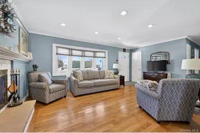 113 Kuhl Avenue, Hicksville, NY 11801 - Photo 5