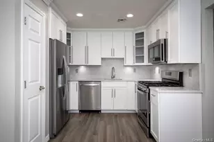 162 Village Green Dr, Port Jefferson Station, NY 11776 - Photo 3