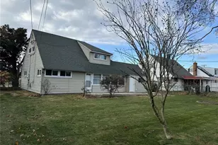 33 Clarissa Dr, Hicksville, NY 11801 - Photo 5