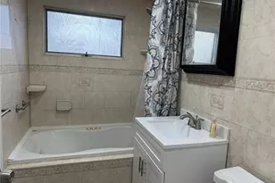 33 Clarissa Dr, Hicksville, NY 11801 - Photo 11