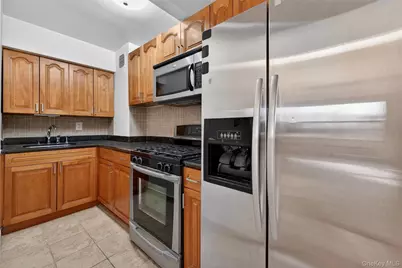 66-10 Thornton Place #4C, Rego Park, NY 11374 - Photo 11