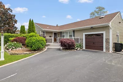 13 Colonial Lane, Bellport, NY 11713 - Photo 3