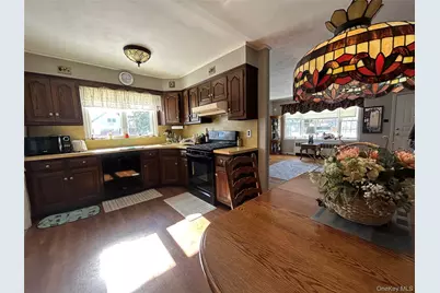 1123 Hyman Avenue, Bay Shore, NY 11706 - Photo 11