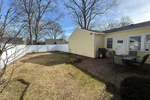 1123 Hyman Ave, Bay Shore, NY 11706 - Photo 5