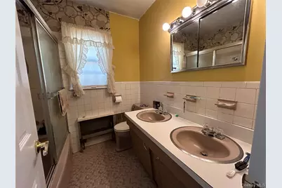 1123 Hyman Avenue, Bay Shore, NY 11706 - Photo 27